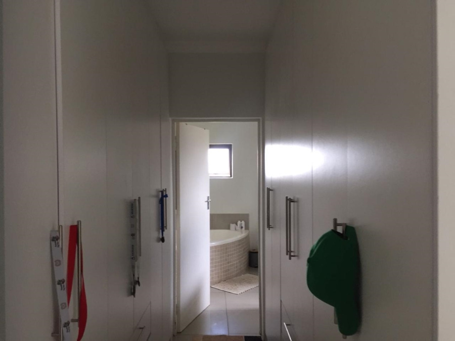 To Let 4 Bedroom Property for Rent in Beacon Bay Eastern Cape